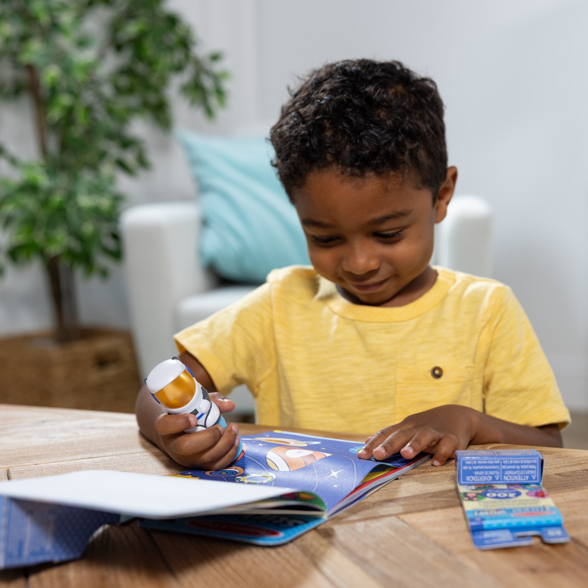 Sticker WOW!™ Astronaut Bundle: Activity Pad & Sticker Stamper + Mini Activity Pad and 200 Refill Stickers - Image 5