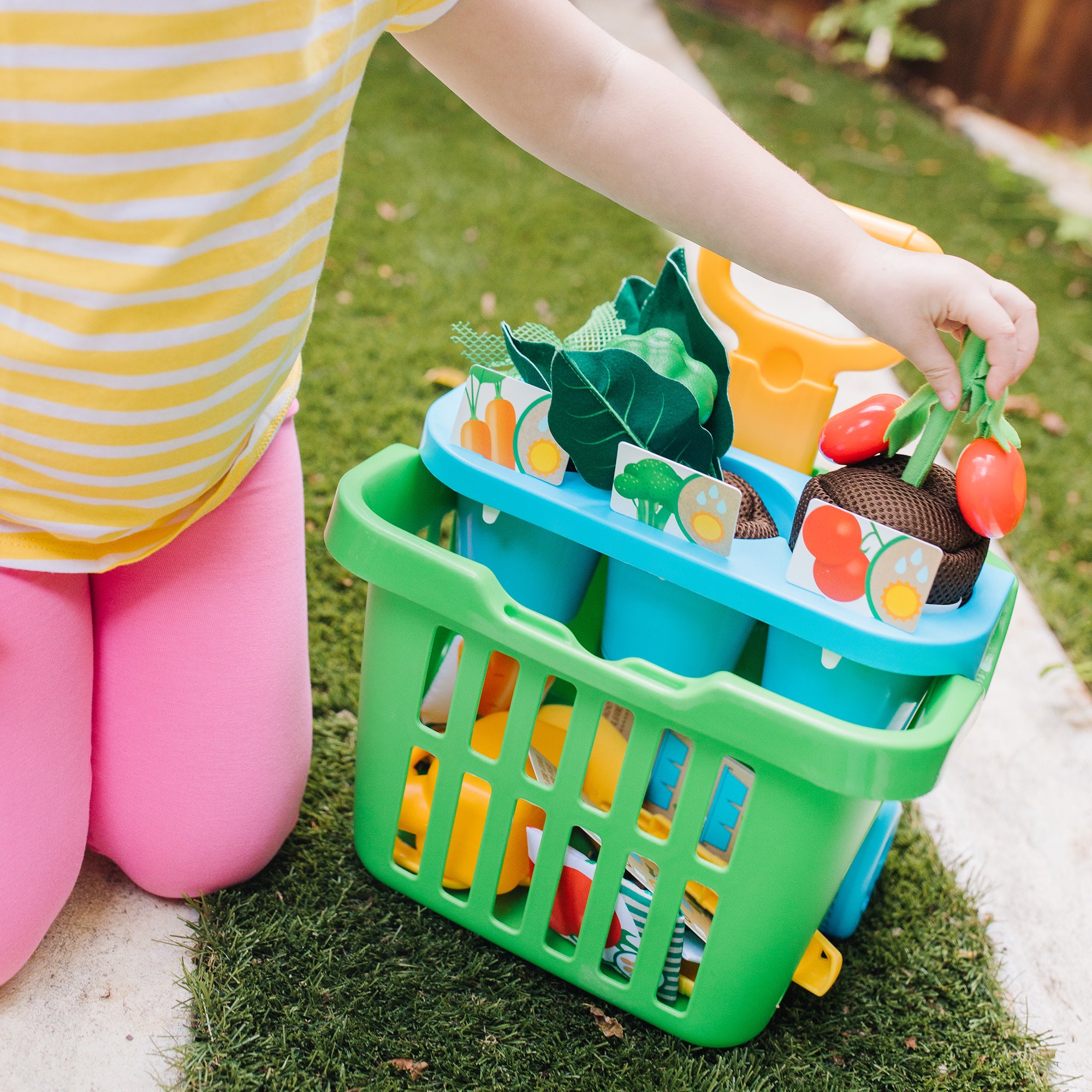 Let's Explore Vegetable Gardening Play Set - Image 2