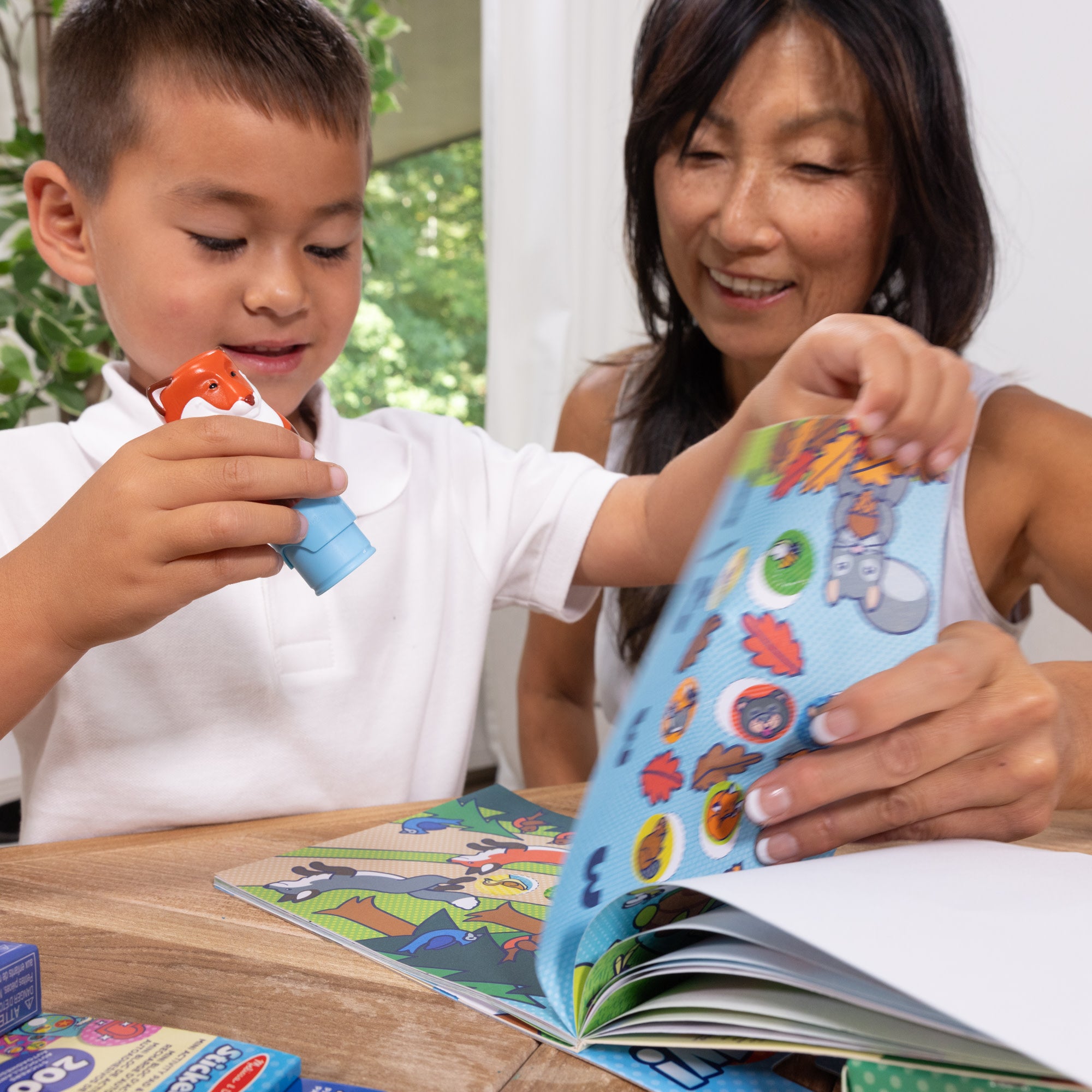 Sticker WOW!™ Fox Bundle: Activity Pad & Sticker Stamper + Mini Activity Pad and 200 Refill Stickers - Image 7
