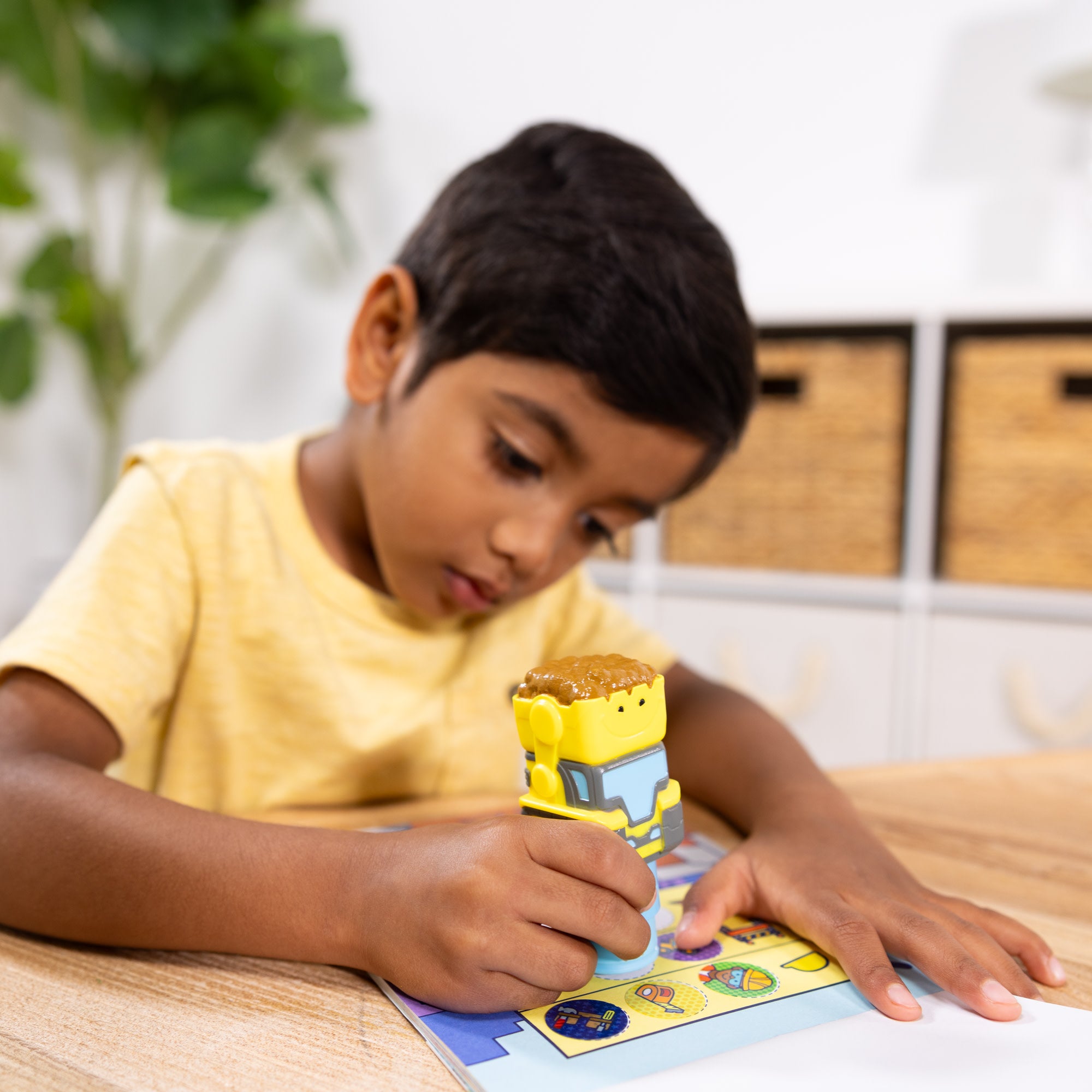 Sticker WOW!™ Bulldozer Bundle: Activity Pad & Sticker Stamper + Mini Activity Pad and 200 Refill Stickers - Image 8