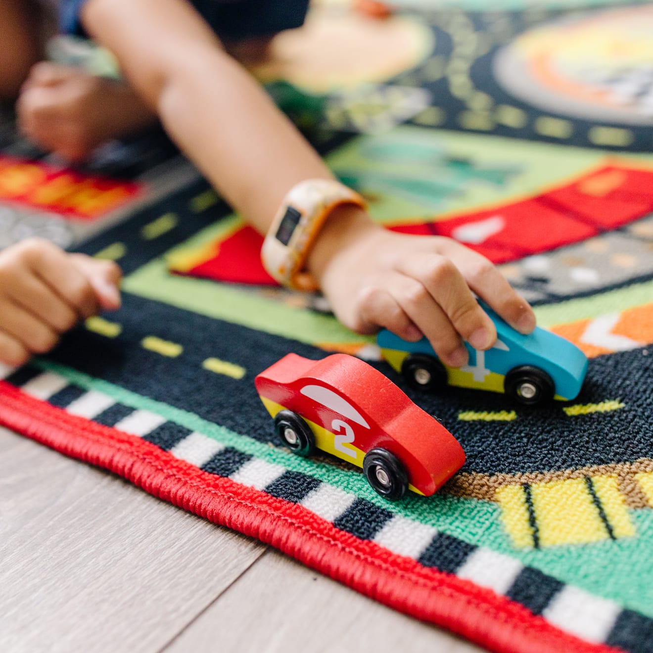 Round the Speedway Race Track Rug & Car Set - Image 7