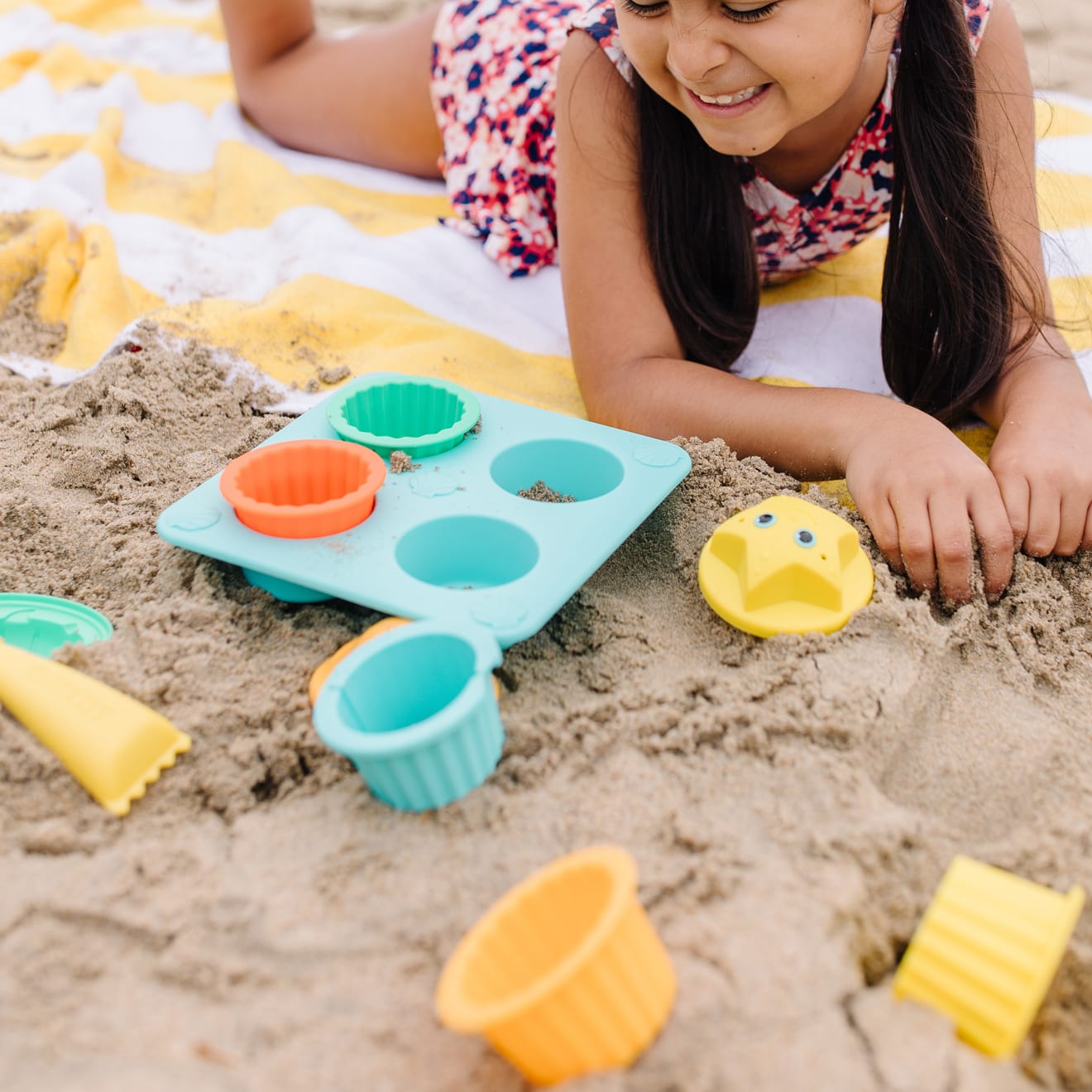 Seaside Sidekicks Sand Cupcake Set - Image 5