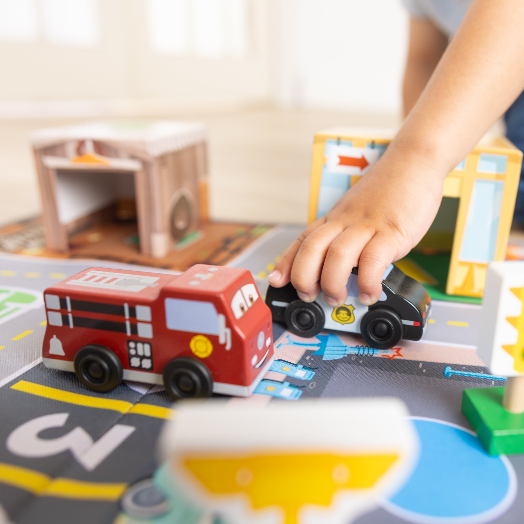 Disney & Pixar's Radiator Springs Nest and Stack Play Set - Image 7