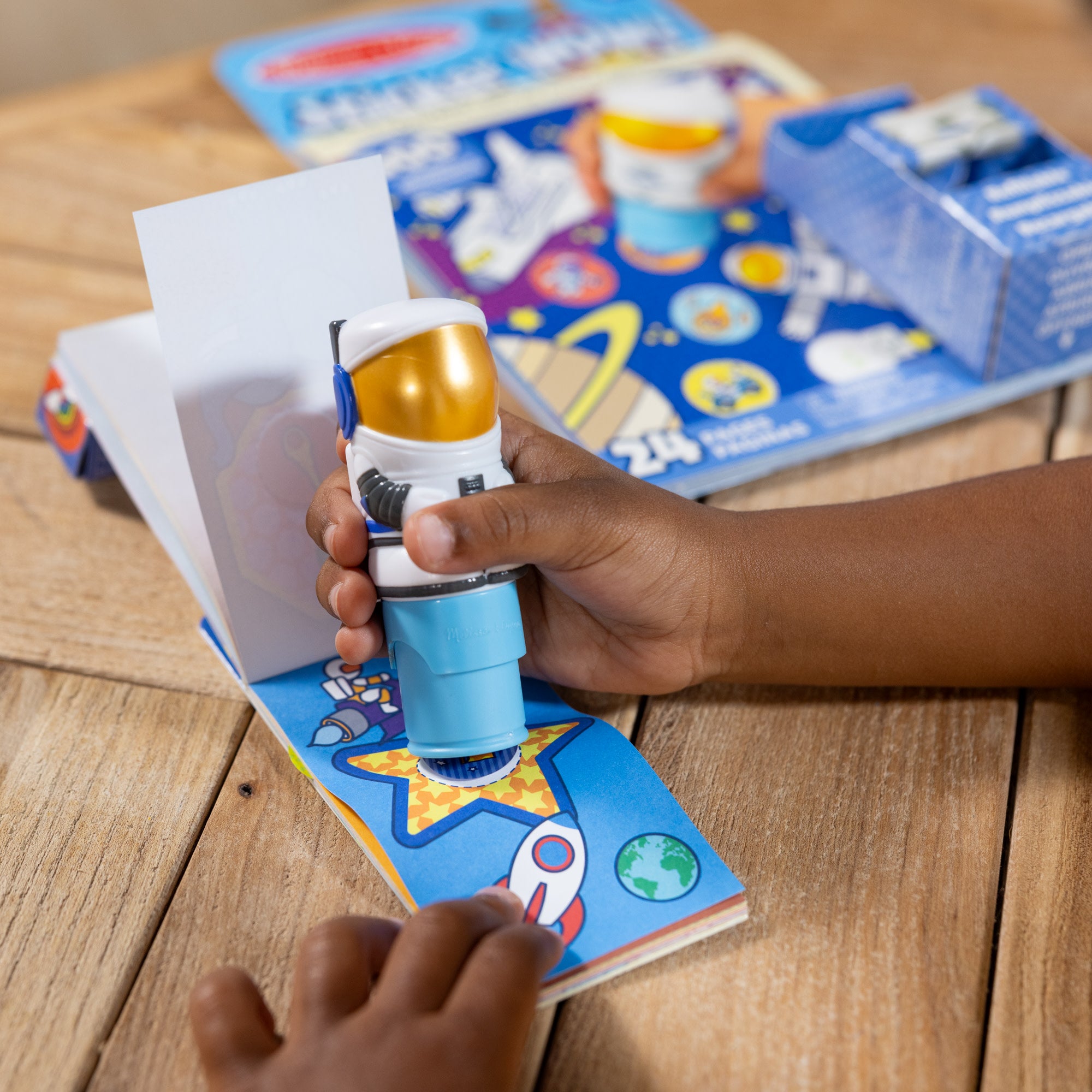 Sticker WOW!™ Astronaut Bundle: Activity Pad & Sticker Stamper + Mini Activity Pad and 200 Refill Stickers - Image 6