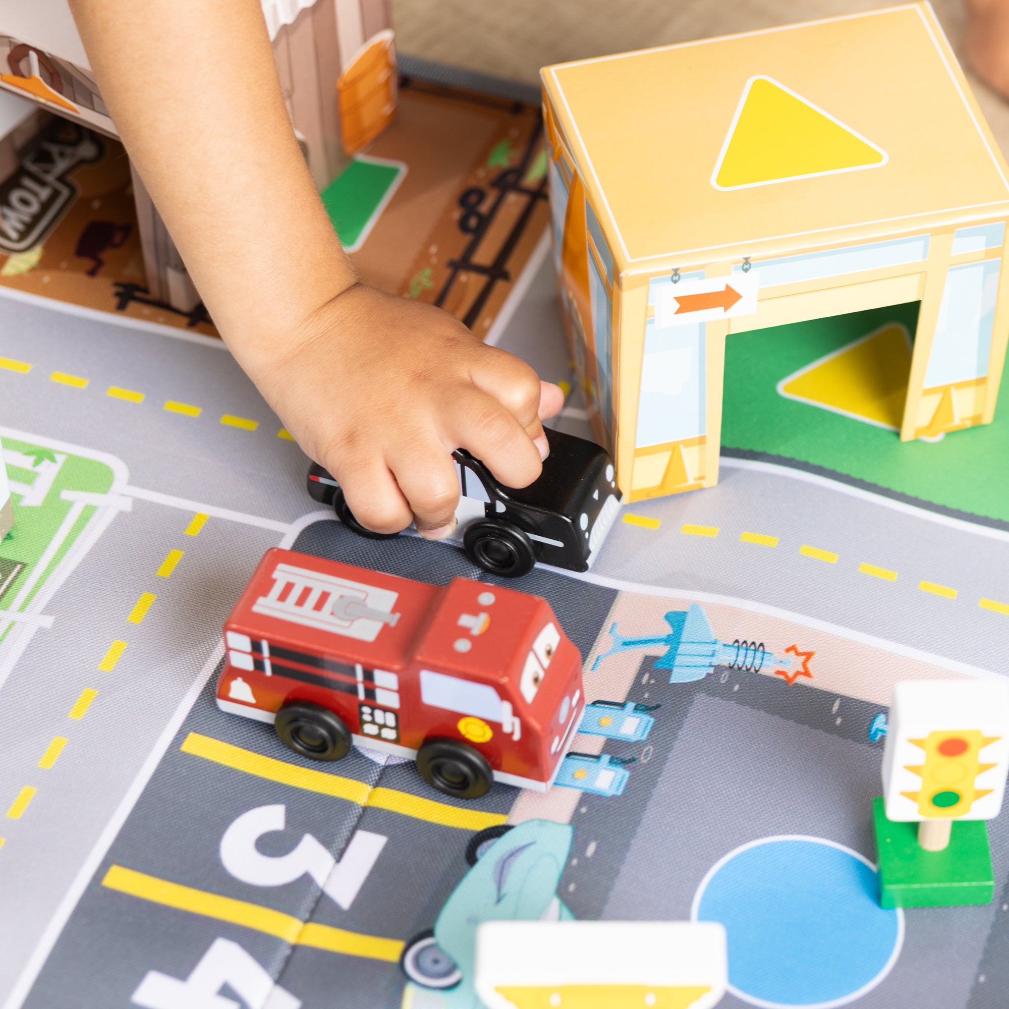 Disney & Pixar's Radiator Springs Nest and Stack Play Set - Image 6