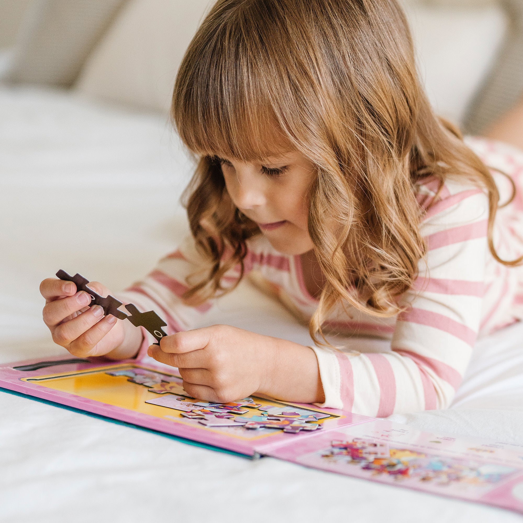 Take-Along Magnetic Jigsaw Puzzles – Princesses - Image 5